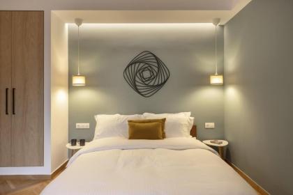 A rare eclectic luxurious stay at Syntagma
