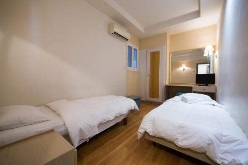 Minoa Athens Hotel - image 4