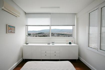 Mind-blowing Acropolis View Apt - image 5