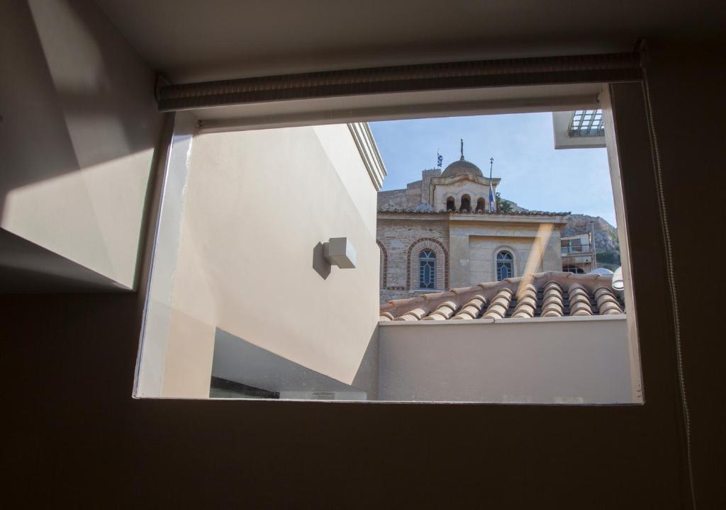 Tripodon Plaka In the shade of Acropolis by GHH - image 5