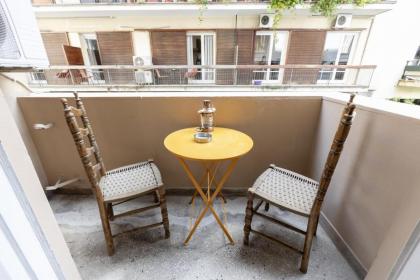 Ideal 4 bdr Apartment in Plaka for 10! - image 19