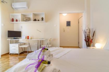 Charmy Petit Flat in Athens - image 3