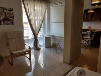 Errathens Zephyr Apartment - Athens Center 3 BD 1 BATH - image 4