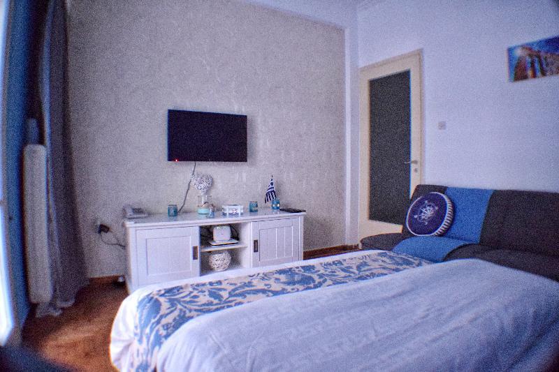 Athens Greek Style Apartment - image 2