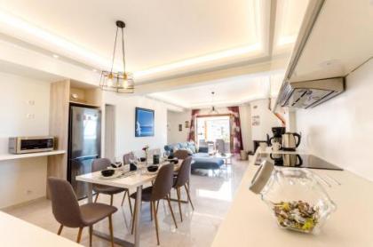 Leo - Unique Glyfada Apartment - image 1