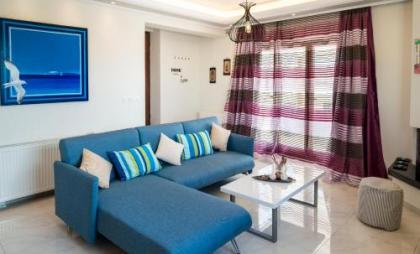 Leo - Unique Glyfada Apartment - image 15