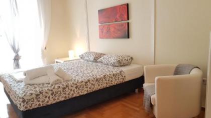 Menta errathens Apartment - Athens Center 5 BD 2 BATH - image 1