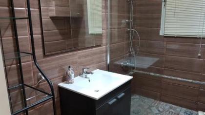 Menta errathens Apartment - Athens Center 5 BD 2 BATH - image 18