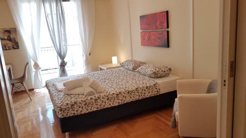 Menta errathens Apartment - Athens Center 5 BD 2 BATH - image 2