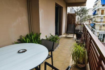 Upscale Studio With Amazing Lush Terrace - image 5