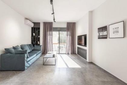 Winsome City Apartment - image 18