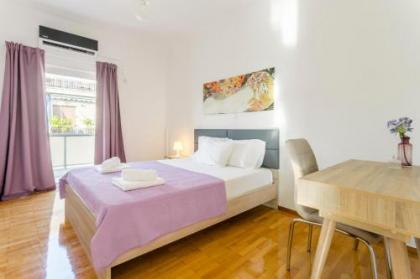 Bright 2 bedrooms apt. in the heart of Athens w stunning views to Acropolis - image 2