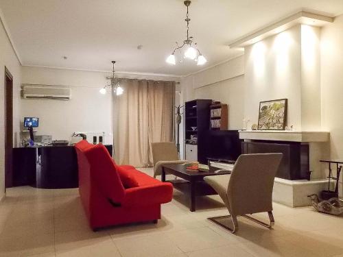 Nea Filadelfia- Spacious Apartment with Garden - image 6