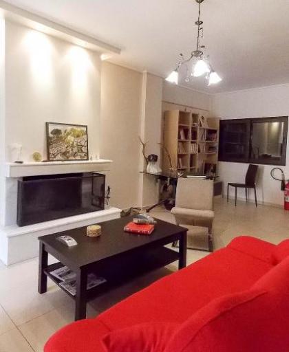 Nea Filadelfia- Spacious Apartment with Garden - image 7