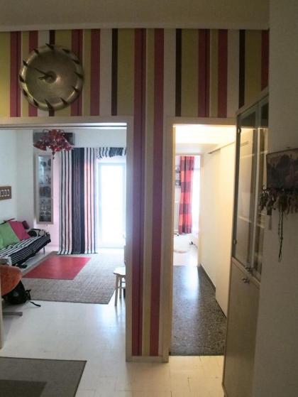 Cosy Apartment 150m from Acropolis Metro - image 3