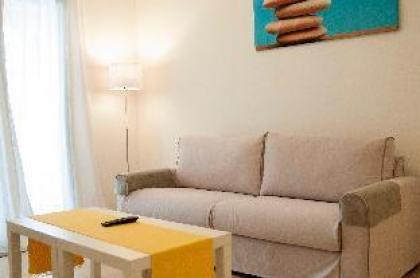 Cozy Bright Apartment - image 1