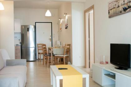 Cozy Bright Apartment - image 8