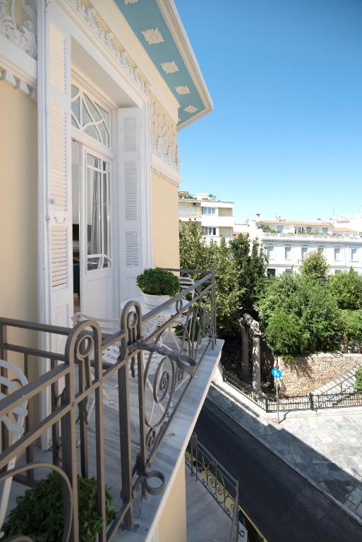 Plaka Arch Suites - image 7