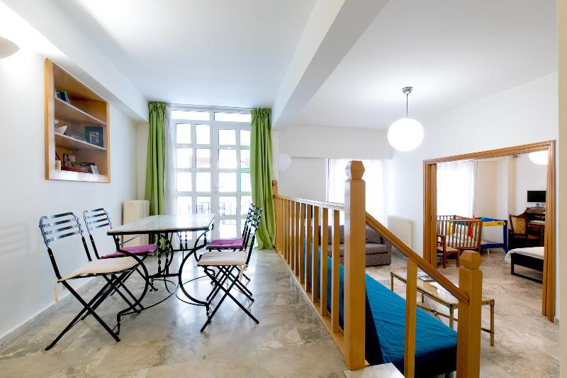 Cozy Apartment In The Heart Of Athens! - image 3