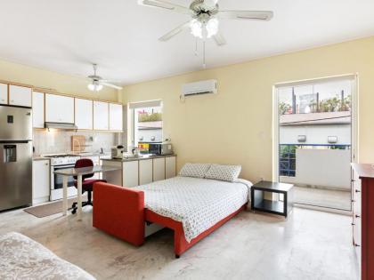 Homely Apartment in Piraeus with Balcony - image 17