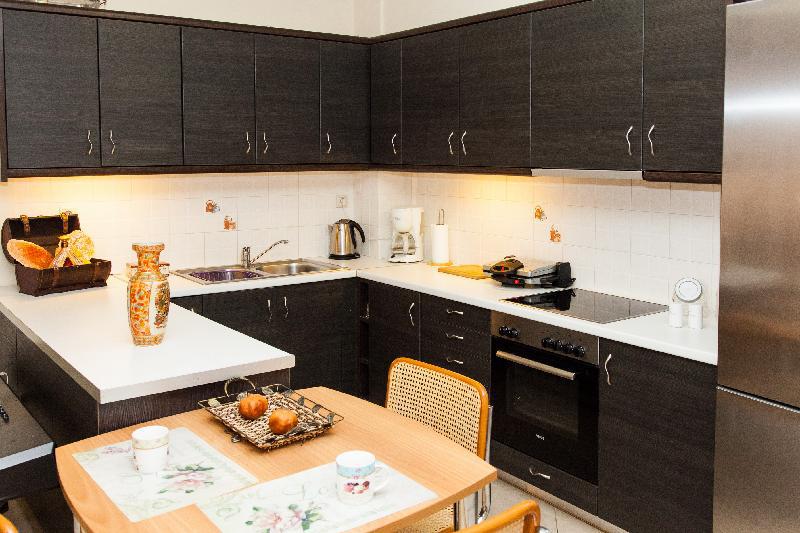 Spacious Apt In Neos Kosmos Across Metro Station! - main image