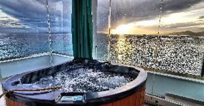 Sky&Sea Luxury Loft Suite. Jacuzzi Spa&Fireplace. - image 20