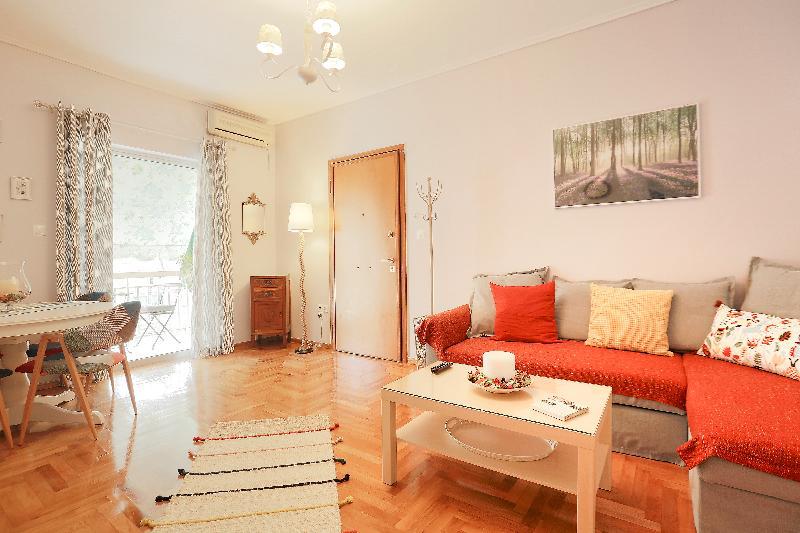 Freshly Refurbished flat in Central Koukaki - main image