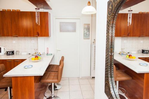 Vintage Apartment in Downtown Athens! - image 3