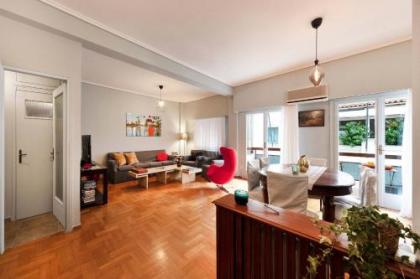 Spacious 3 Bedroom apt near Acropolis museum - image 10