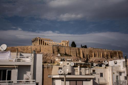 Handcrafted Unique Flat 200m From The Acropolis - image 3