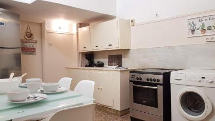 Olive Apartment- Athens Center 4 BD 1.5 BATH - image 10