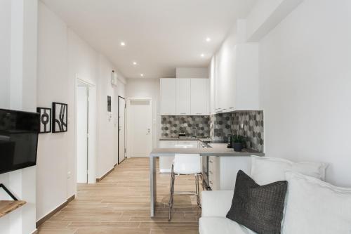 Lovely 1BR Apartment in Koukaki by UPSTREET - image 3