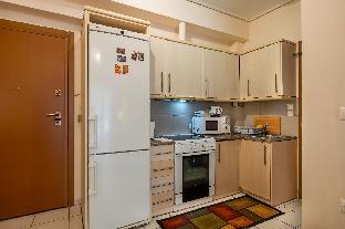 Flat in excellent location with private parking - image 7