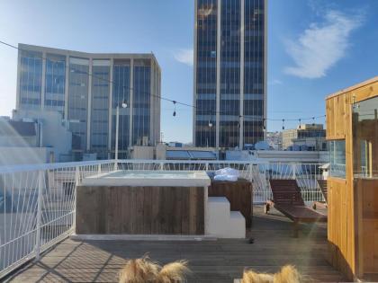 Unique solar penthouse with jacuzzi and sauna in central Athens - image 11