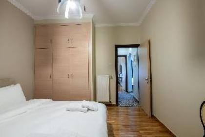 Beautiful flat close to Ampelokipoi metro station - image 9