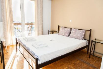 Quiet Comfy apartment with Balcony near to Metro! - image 9