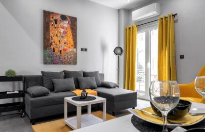 New Apartment in the Heart of Plaka - image 3