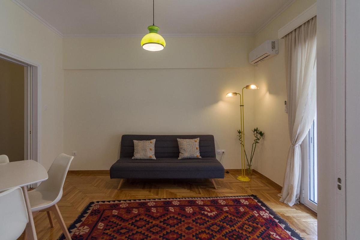 Bright and Spacious 2-bedrooms Apartment in Athens - image 3