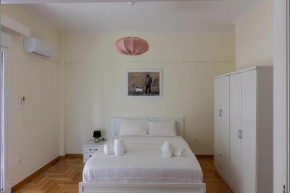 Bright and Spacious 2-bedrooms Apartment in Athens - image 6