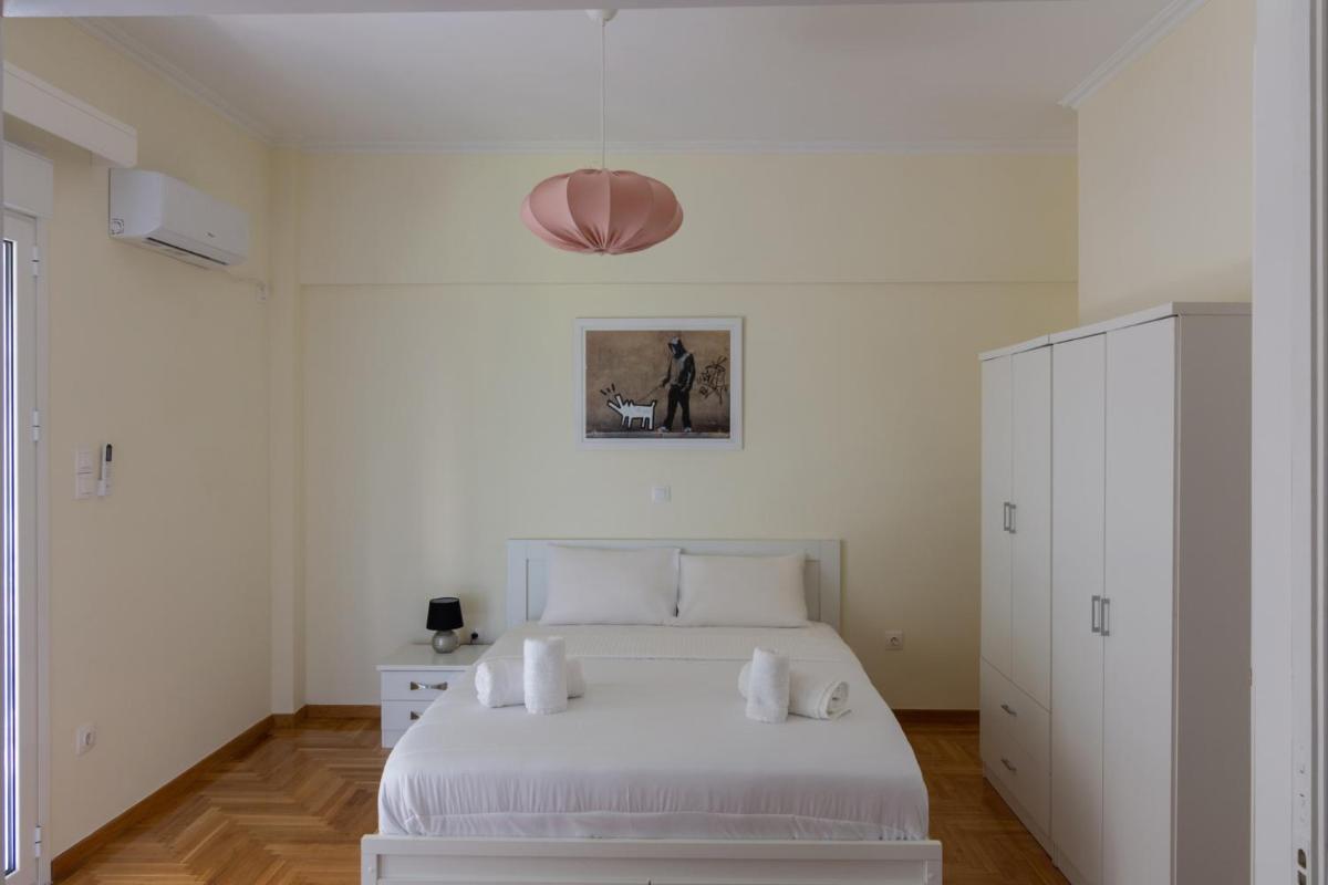 Bright and Spacious 2-bedrooms Apartment in Athens - image 6