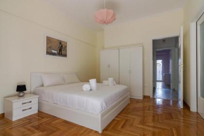 Bright and Spacious 2-bedrooms Apartment in Athens - image 7