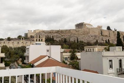 Look Out Ancient Athens From A Unique Studio - image 4