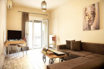 Bright 2 bedroom apartment in Exarchia - image 1