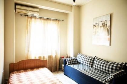 Bright 2 bedroom apartment in Exarchia - image 10