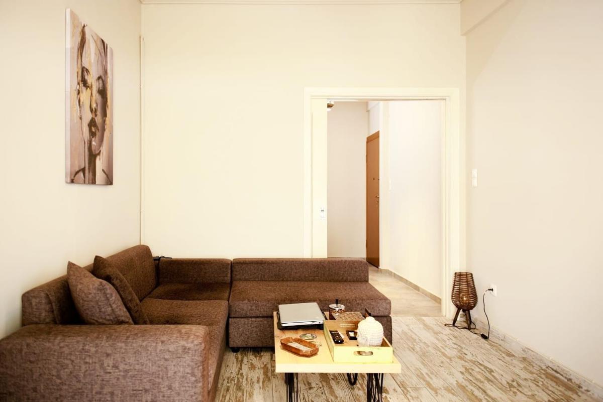 Bright 2 bedroom apartment in Exarchia - image 5