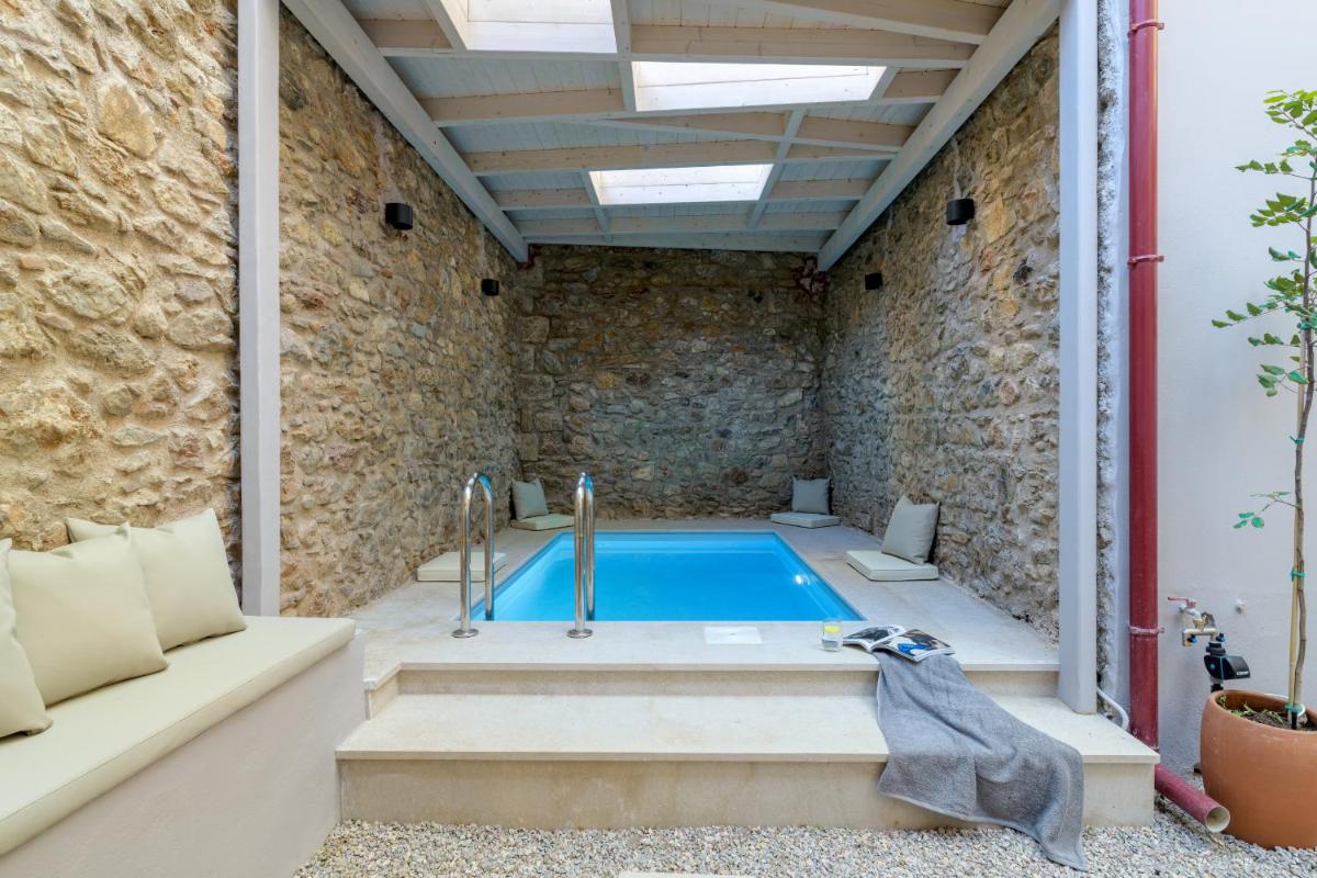 Incomparable Plaka's Luxury Apt Private Pool - image 5