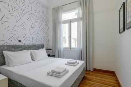 3bdr Modern Design & Bright Interiors in Plaka - image 11