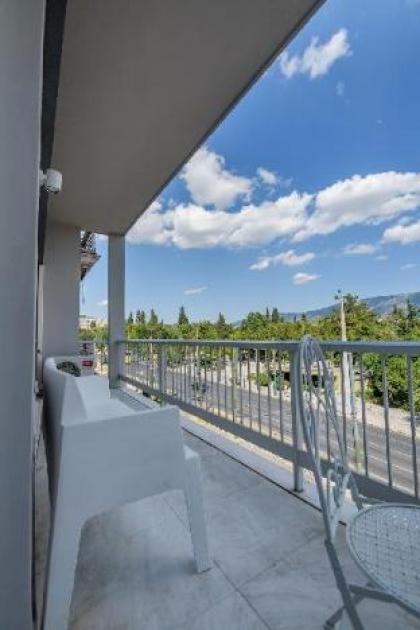 Lush Emerald apt. in the heart of Athens! - image 12