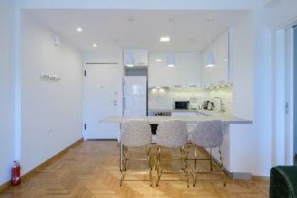 Lush Emerald apt. in the heart of Athens! - image 2