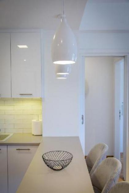 Lush Emerald apt. in the heart of Athens! - image 3